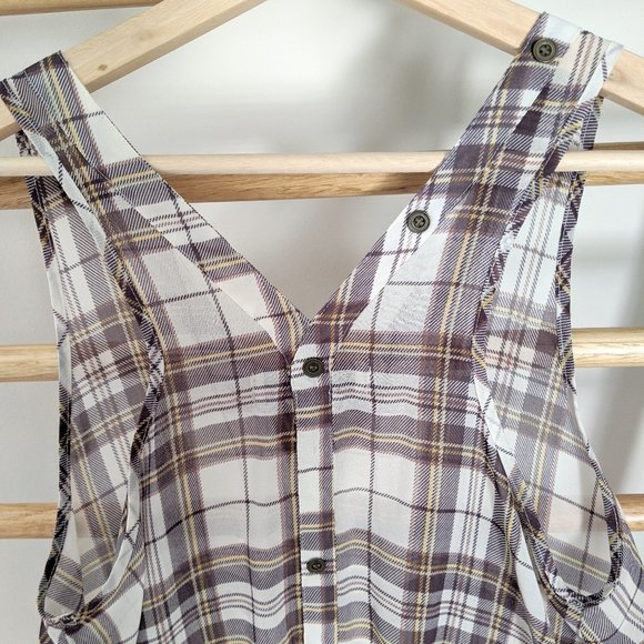 Decree Flowy Plaid Top - Picture 4 of 4